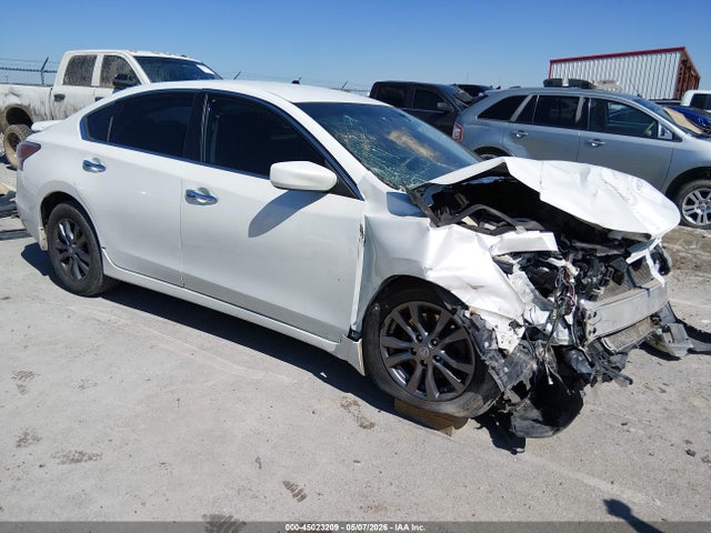 Salvage Nissan Altima Image