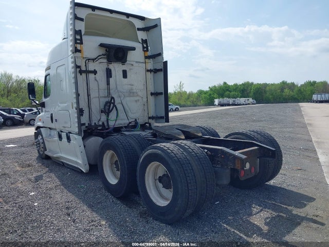 Freightliner Cascadia 113