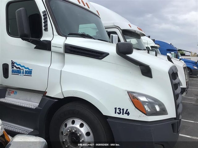 Salvage Freightliner New Cascadia 126 Image