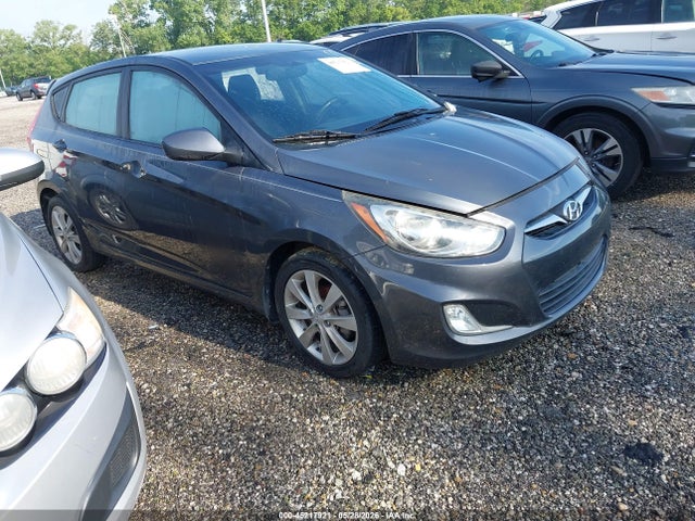 Salvage Hyundai ACCENT Image