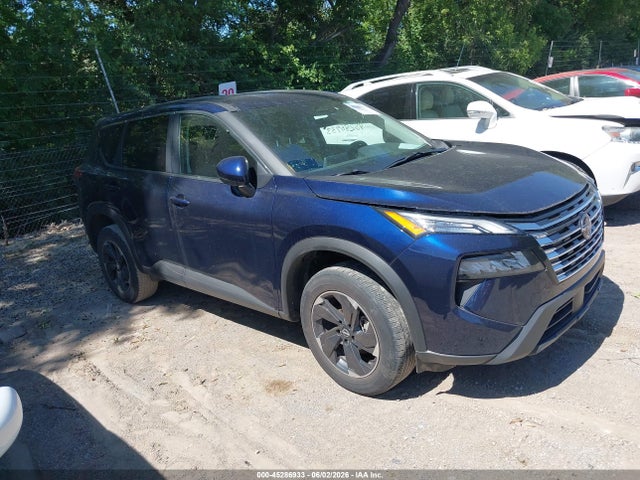 Salvage Nissan Rogue Image