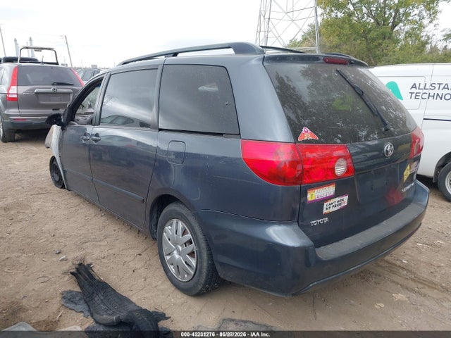 Toyota Sienna Le