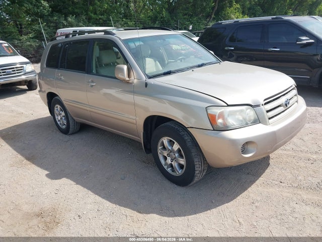 Salvage Toyota Highlander Image