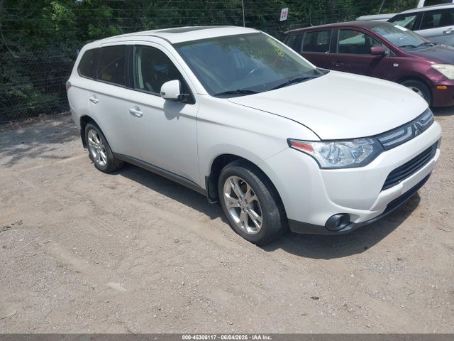 Salvage Mitsubishi Outlander Image
