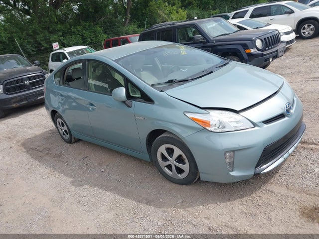Salvage Toyota Prius Image