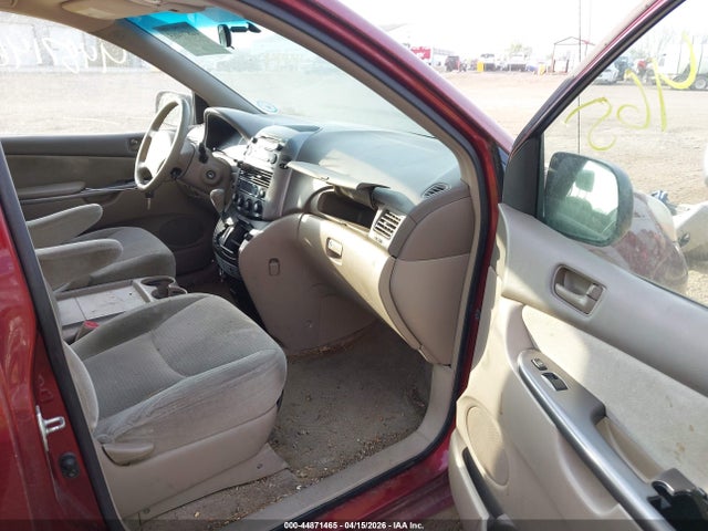 Toyota Sienna Ce