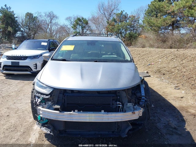 Chrysler Pacifica Touring L