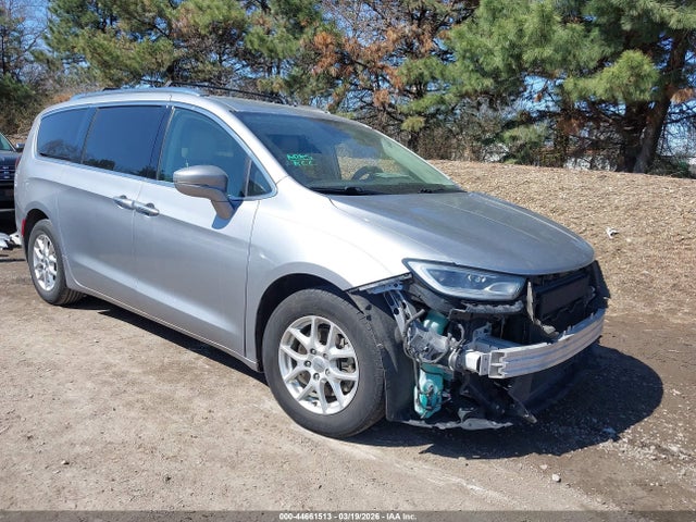 Salvage Chrysler Pacifica Image