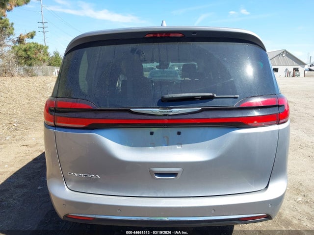 Chrysler Pacifica Touring L
