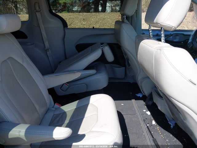 Chrysler Pacifica Touring L