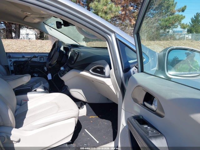 Chrysler Pacifica Touring L