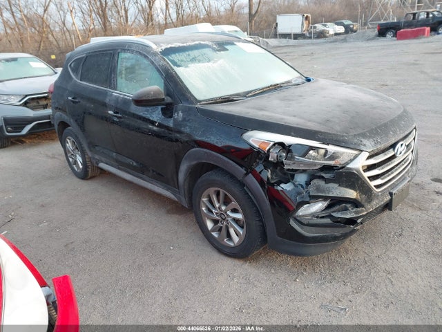 Salvage Hyundai TUCSON Image