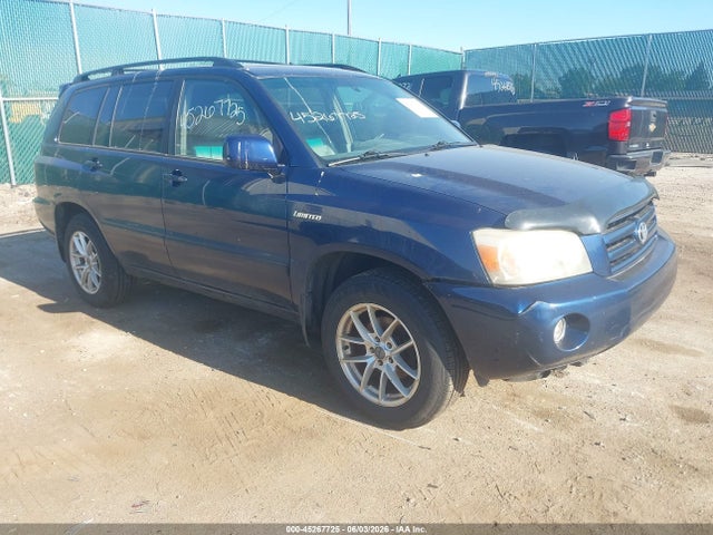Salvage Toyota Highlander Image