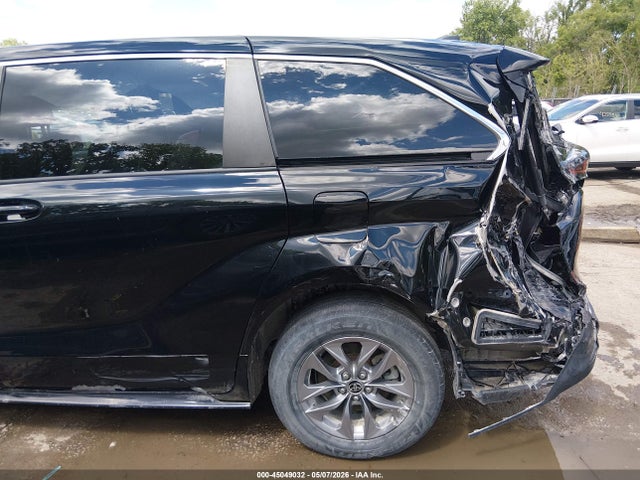 Toyota Sienna Le