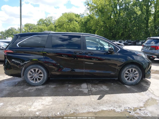 Toyota Sienna Le