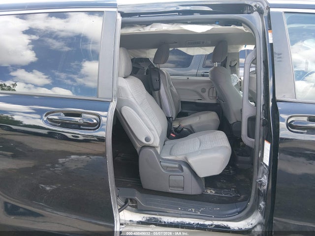 Toyota Sienna Le