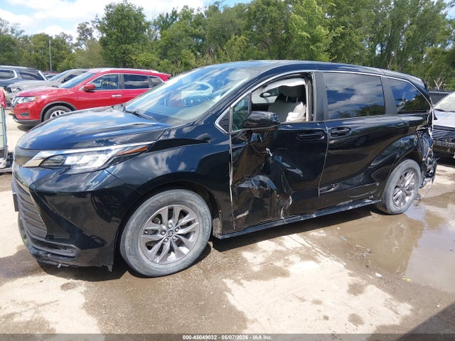 Toyota Sienna Le