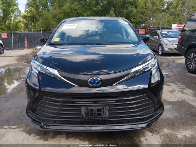 Toyota Sienna Le