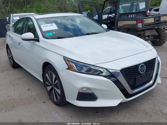 Salvage Nissan Altima Image