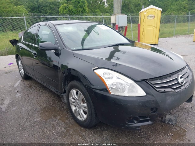Salvage Nissan Altima Image