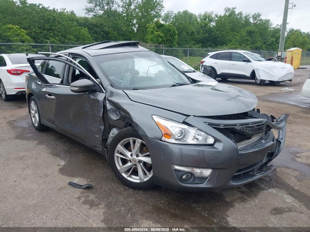 Salvage Nissan Altima Image