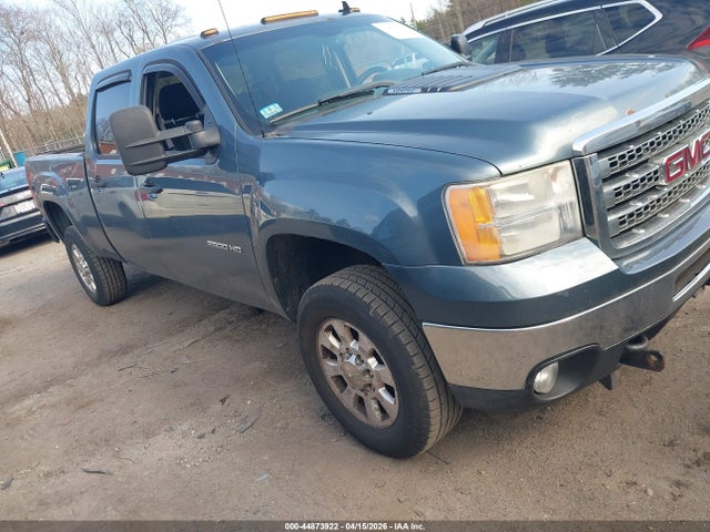 Salvage GMC Sierra 2500 Image