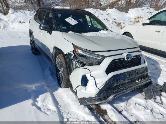 Salvage Toyota RAV4 Image