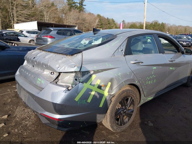 Hyundai ELANTRA Sel