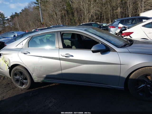 Hyundai ELANTRA Sel