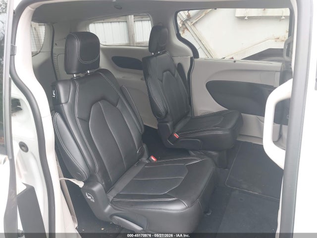 Chrysler Pacifica Touring L