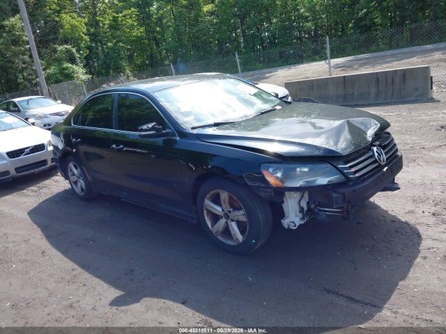 Salvage Volkswagen Passat Image