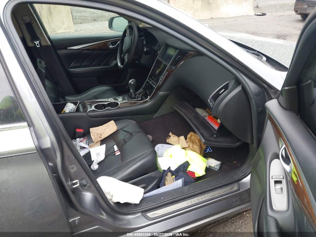 INFINITI Q50 Premium