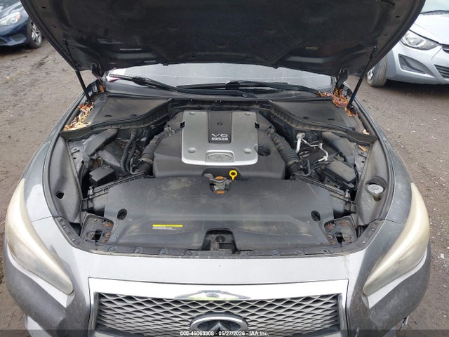 INFINITI Q50 Premium
