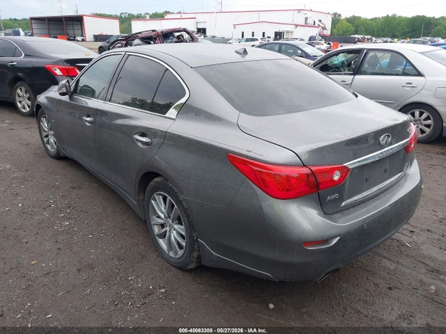 INFINITI Q50 Premium