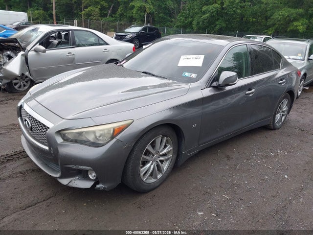 INFINITI Q50 Premium