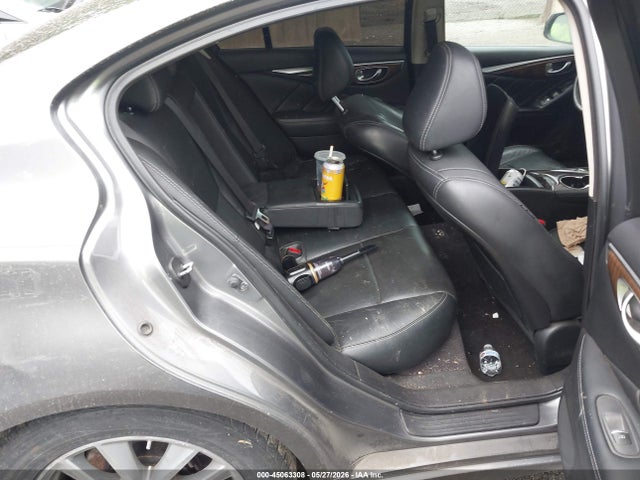 INFINITI Q50 Premium