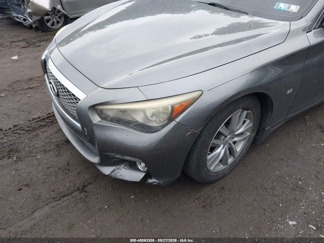 INFINITI Q50 Premium