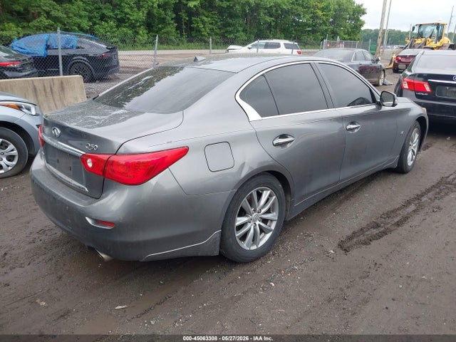 INFINITI Q50 Premium