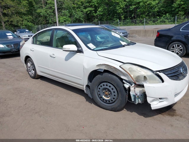 Salvage Nissan Altima Image