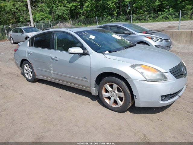Salvage Nissan Altima Image