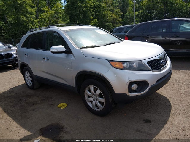 Salvage Kia Sorento Image