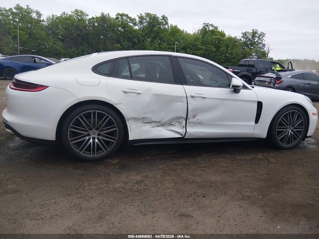 Porsche Panamera 4