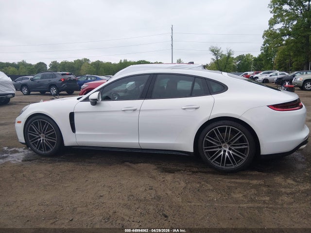 Porsche Panamera 4