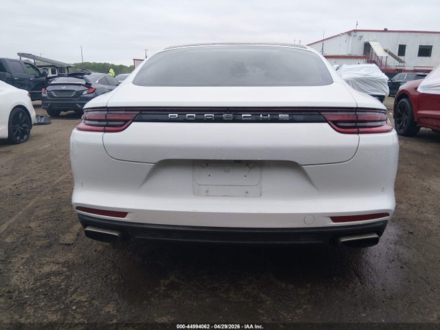 Porsche Panamera 4