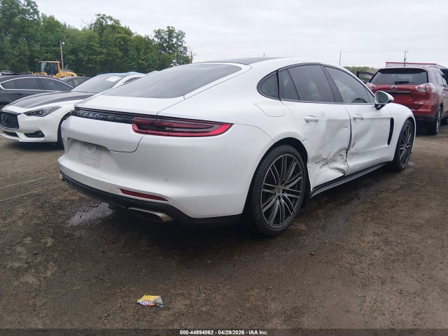 Porsche Panamera 4