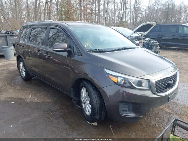 Salvage Kia Sedona Image