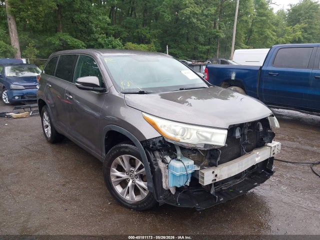 Salvage Toyota Highlander Image