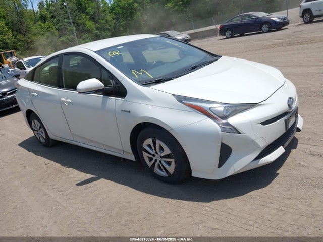Salvage Toyota Prius Image