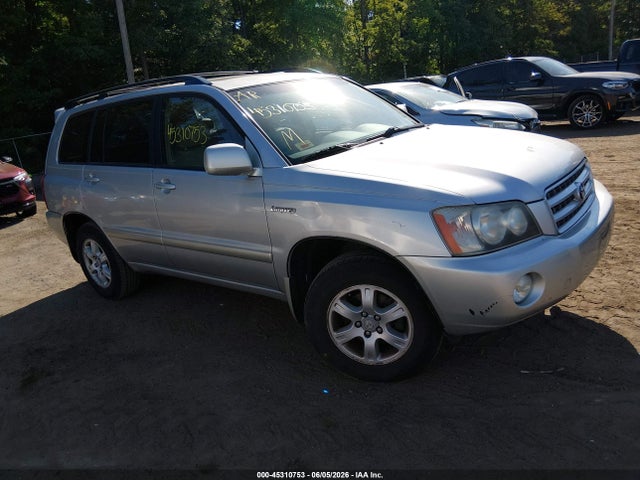 Salvage Toyota Highlander Image