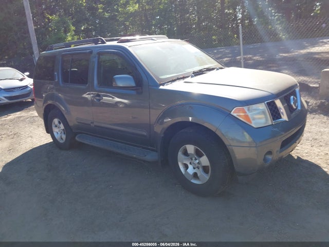 Salvage Nissan Pathfinder Image